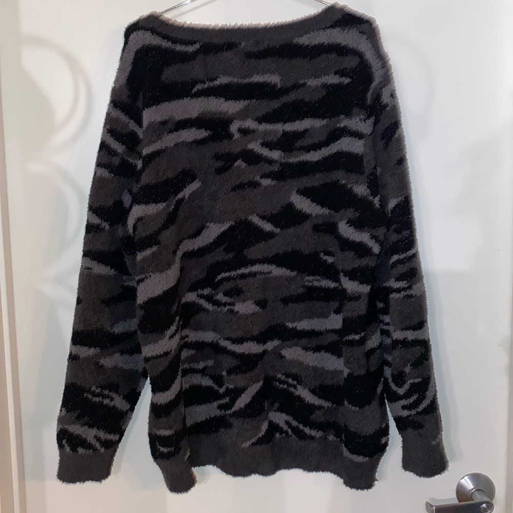 Barefoot Dreams 1x camo sweater